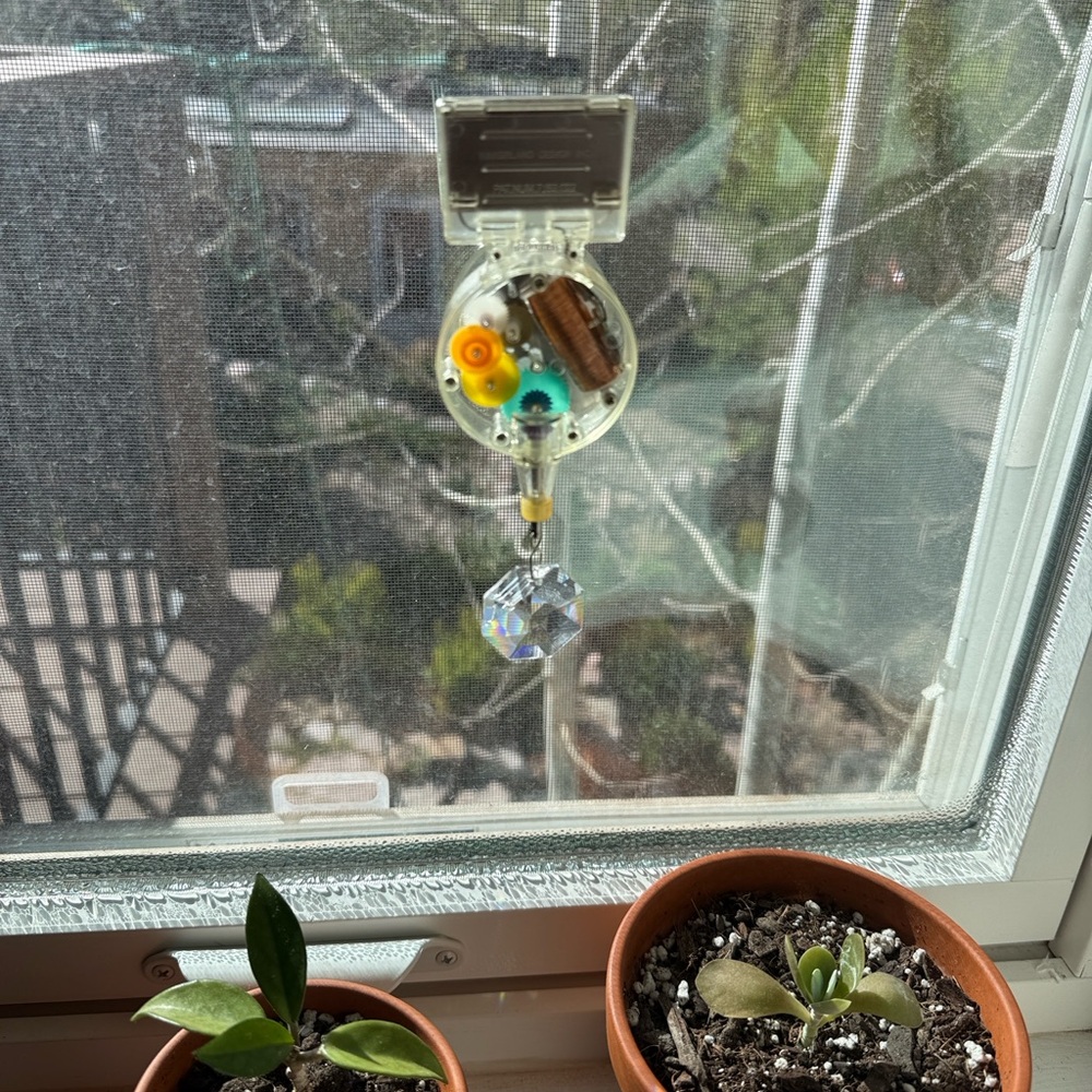 Solar-Powered Rainbow Maker - Picture 7 of 7